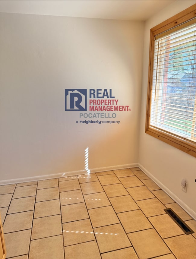 Photo - 4 Bedroom 2 bath House - Dog friendly