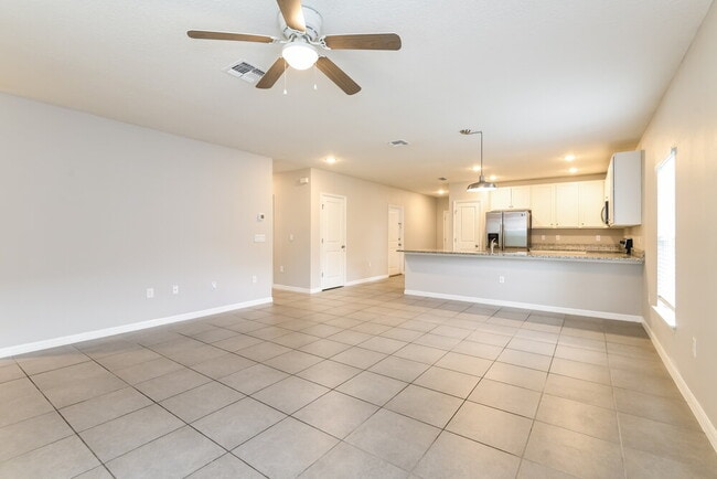 Photo - 956 Louvre Ct