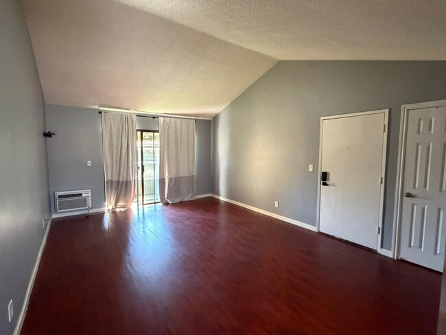 Photo - 96 Streamwood