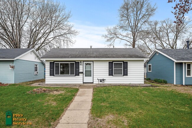 Recently Remodeled 2 Bedroom Home - Recently Remodeled 2 Bedroom Home