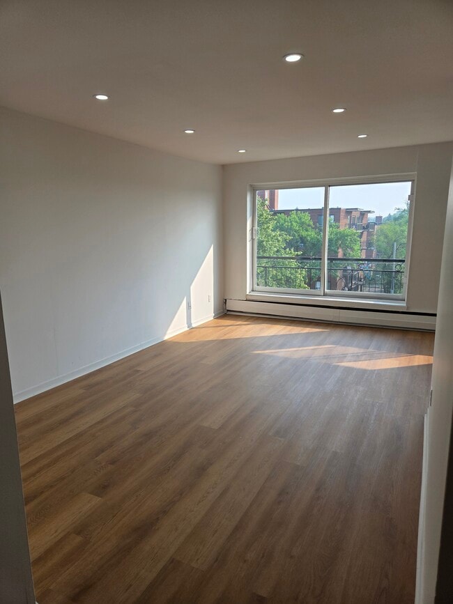 Photo - 250 Boul Alexis-Nihon