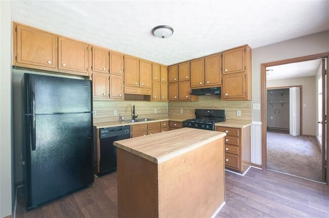 Photo - 310 Summerwood Ln