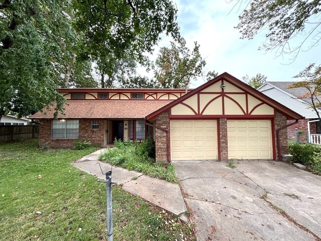 Building Photo - Impressive 5 Bedrooms & 3 full Bathroom Home