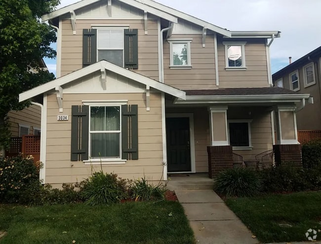 Building Photo - 3034 Roadrunner Dr Rental