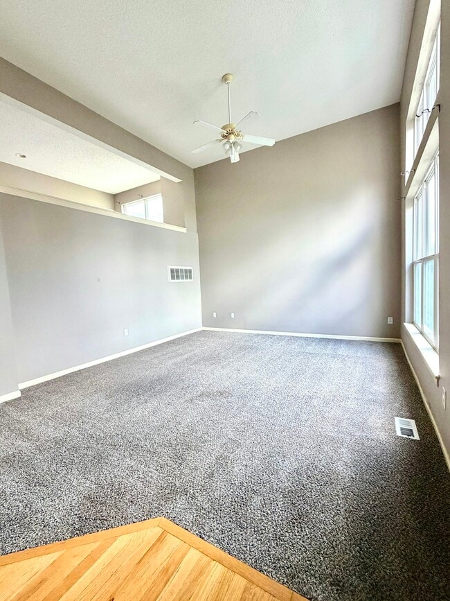 Photo - 224 N Hedge Ln