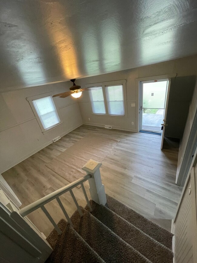 Photo - 702 Todds Ln