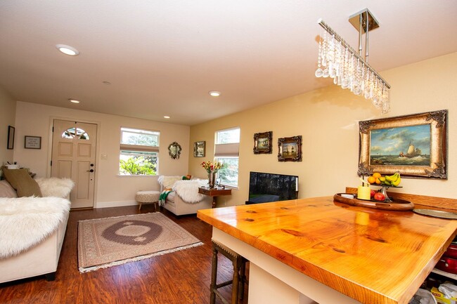 Photo - 40 Encina Ave