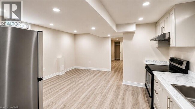 Photo - 6 Lily Ln