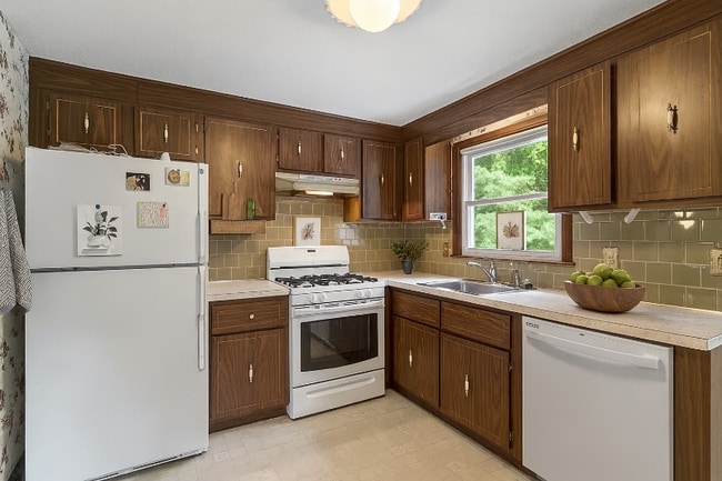 Photo - 77 Hosmer St