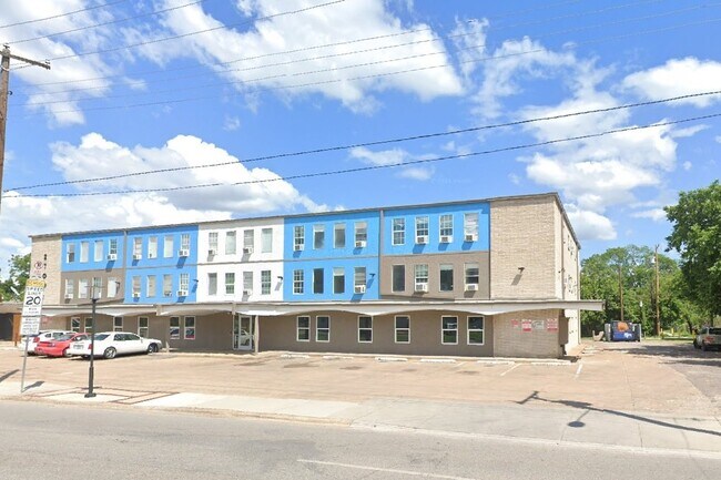 Photo - 2700 Al Lipscomb Way Unit #2700