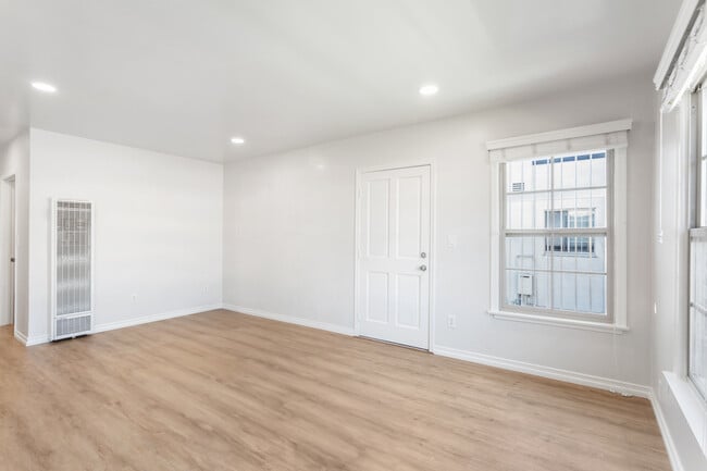 630 E San Antonio Dr Unit 3