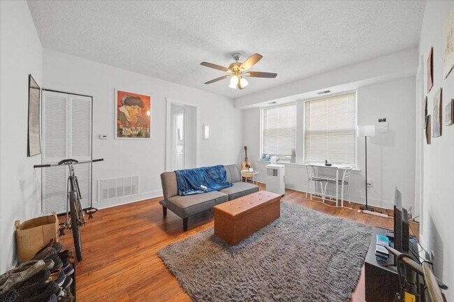 1 bedroom in Chicago IL 60613 - 1 bedroom in Chicago IL 60613 Condo Unit 209