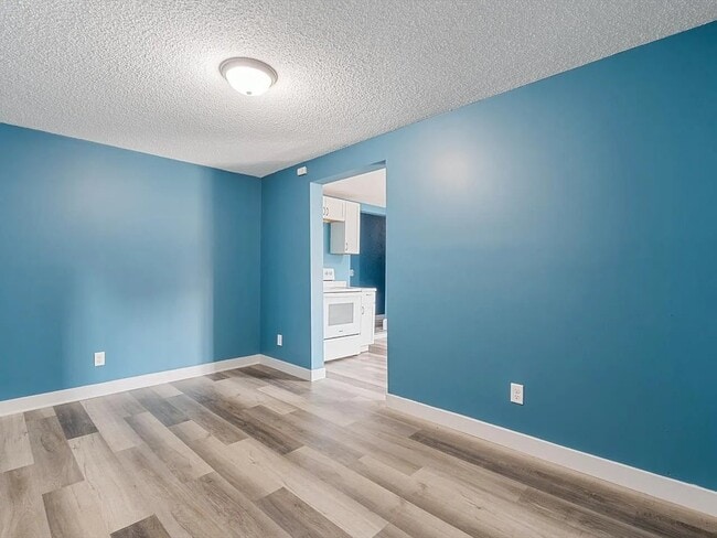 Building Photo - 621 7th St