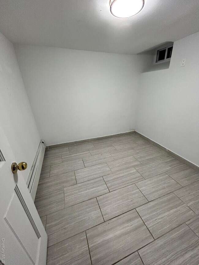 Photo - 33-15 97th St