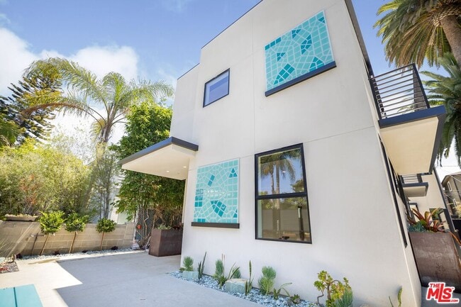 538 Vernon Ave