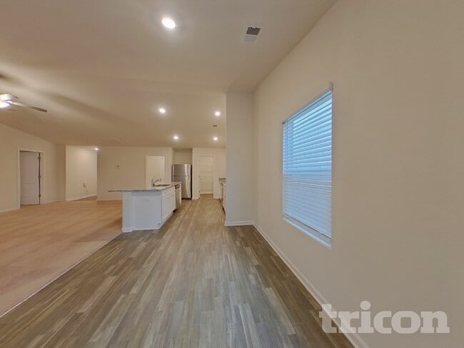 Photo - 202 Sundew Rd