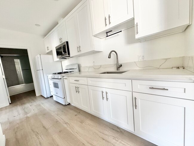 Building Photo - 3601 Westwood Blvd Unit 6 Rental