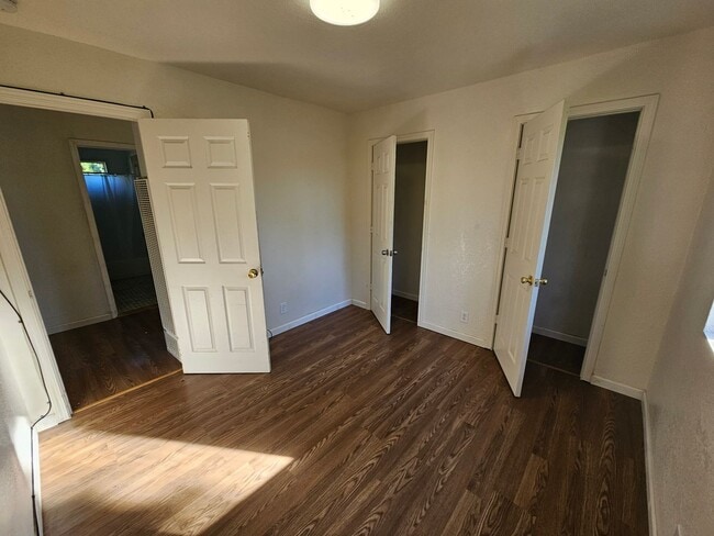 Photo - Parlk like setting Lower Lake Casa