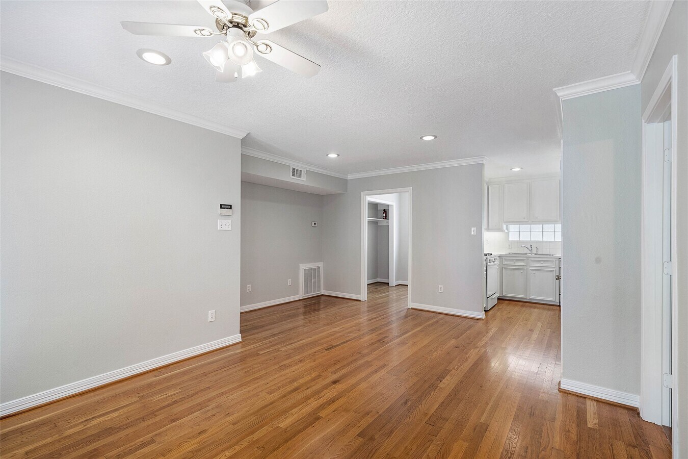 Photo - 4608 Woodhead St