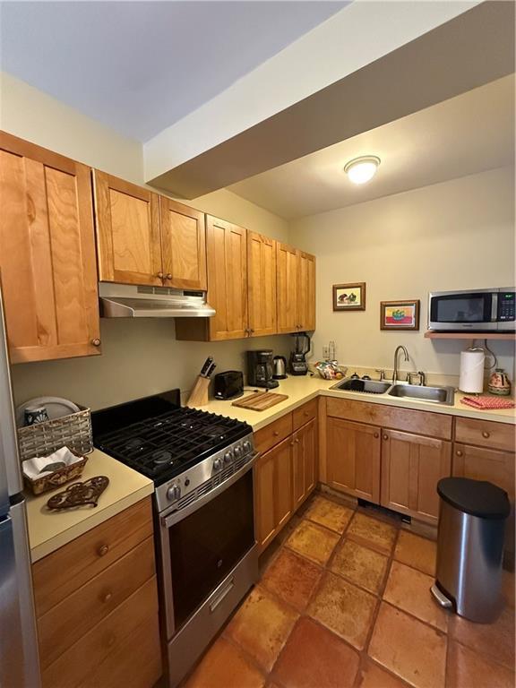 141 Coggeshall Ave