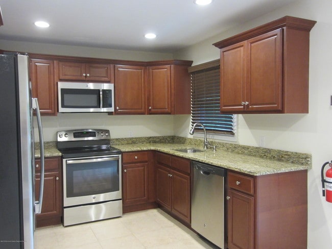 Building Photo - 22 Lasatta Ave Unit 2-B