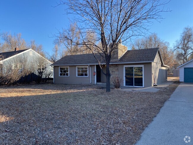 Building Photo - STUDENTS WELCOME! Spacious Ranch Home Acro...