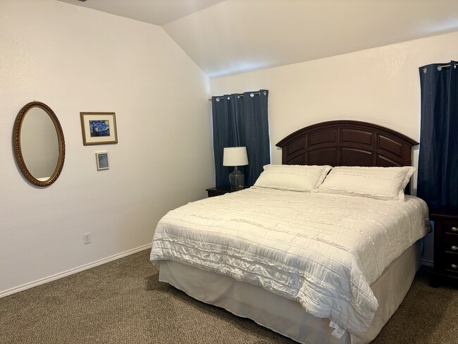 Dormitorio principal - 4700 Basil Dr