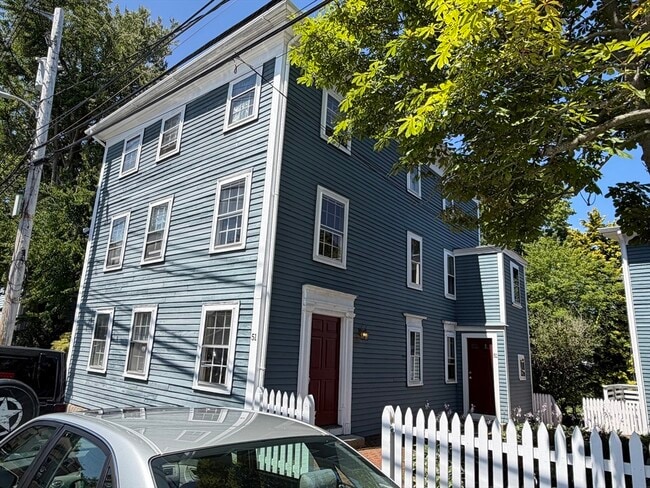 Building Photo - 51 Elm St Unit 2