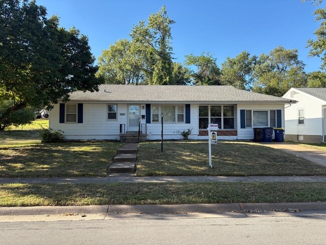 Building Photo - Beautiful 3 bed, 2 bath in St. Ann.