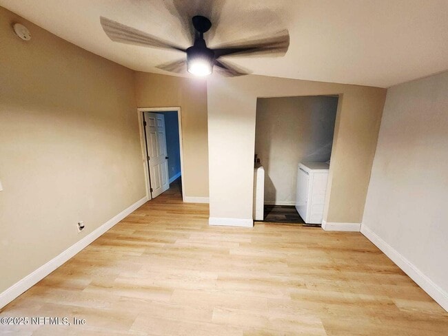 Photo - 1323 W 30th St