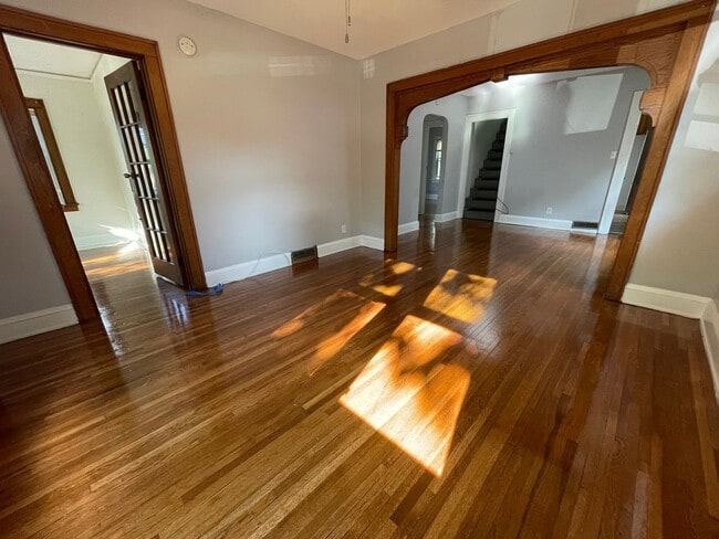 Huge 6 Bed with 2 Bonus Rooms for Den/Offi... - Huge 6 Bed with 2 Bonus Rooms for Den/Offi... House
