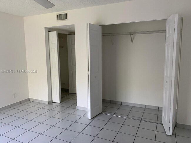 Photo - 8540 N Sherman Cir Unit 503