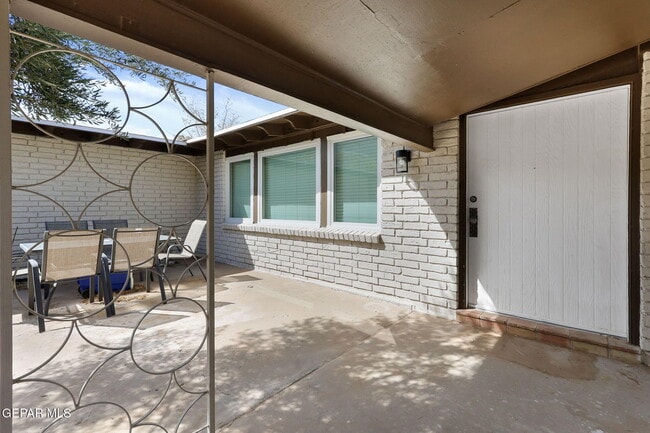 Photo - 4871 Los Reales Dr