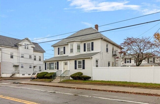 Building Photo - 1303 Cranston St Unit 2B