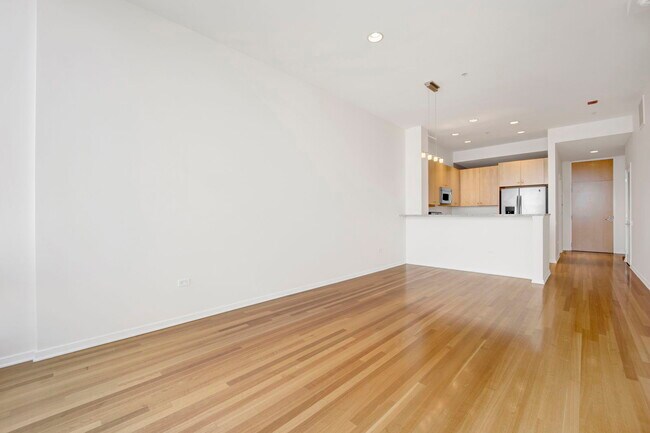 Photo - 500 W Superior St Unit 710