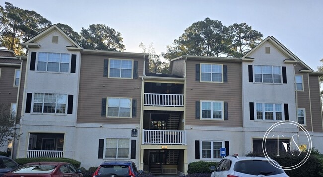 Building Photo - RATE DROP ALERT (was $2300/month)!