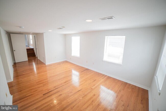 Photo - 126 W Laurel St Unit 2