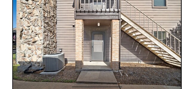 Building Photo - 12755 Mill Ridge Dr Unit True
