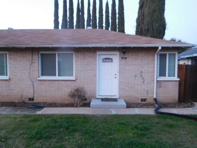 Photo - 1 Bedroom 1 Bath Duplex with private backyard