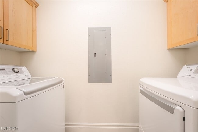 Building Photo - 38 E Serene Ave Unit 436