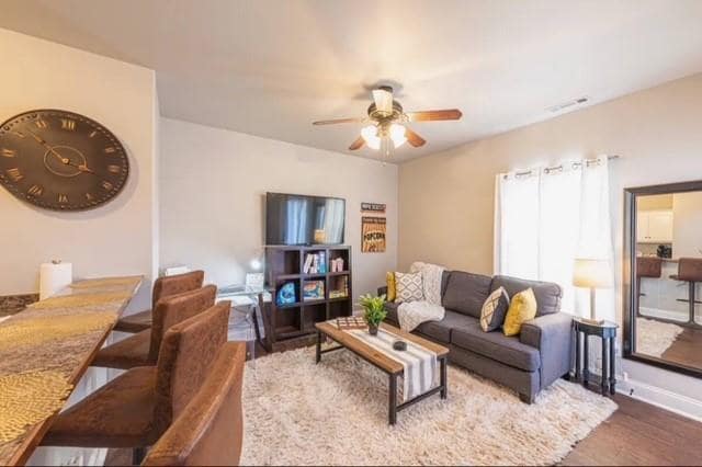 Photo - 1123 S Tottenham Ct