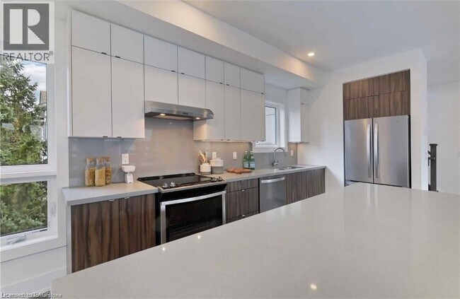 Photo - 5451 Lakeshore Rd.