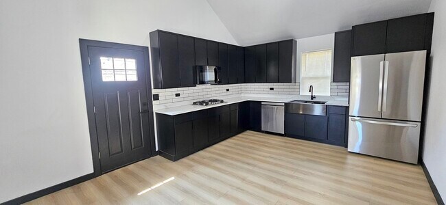 Photo - 1833 W 21st St Unit 2R