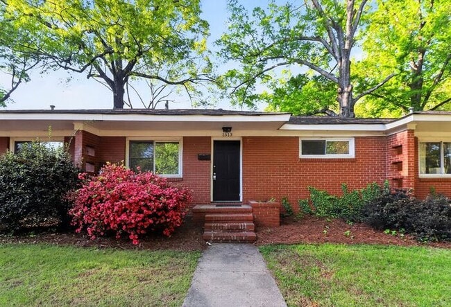 Building Photo - Charming 2BD/1BA Condo on Pecan Ave!