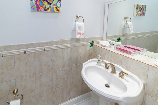 Photo - Lovely Townhome Available In Yacht Cove