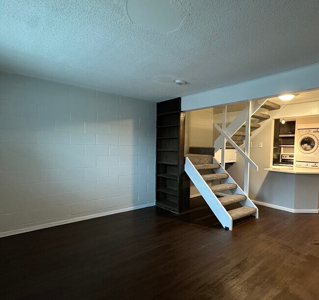 304 E 13th Ave