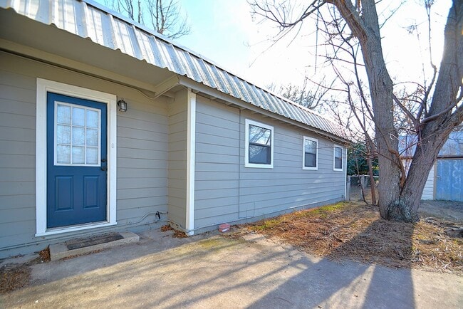 Photo - 1707-A Main St