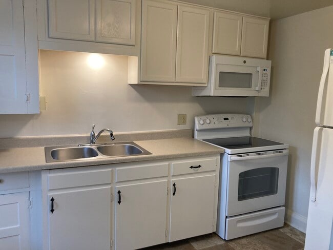Photo - 600 Broad St Unit 2