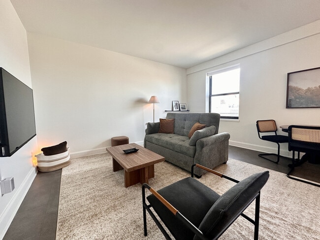 Photo - 758 N Broadway Unidad ID1379068P