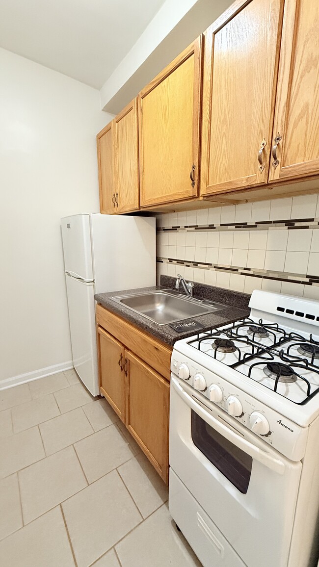 Building Photo - 841 W Sheridan Rd Unit 4A Rental